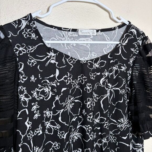 89th + Madison Blouse Women's Large Black Short Sleeve Square Neck Sheer Top - Picture 2 of 8